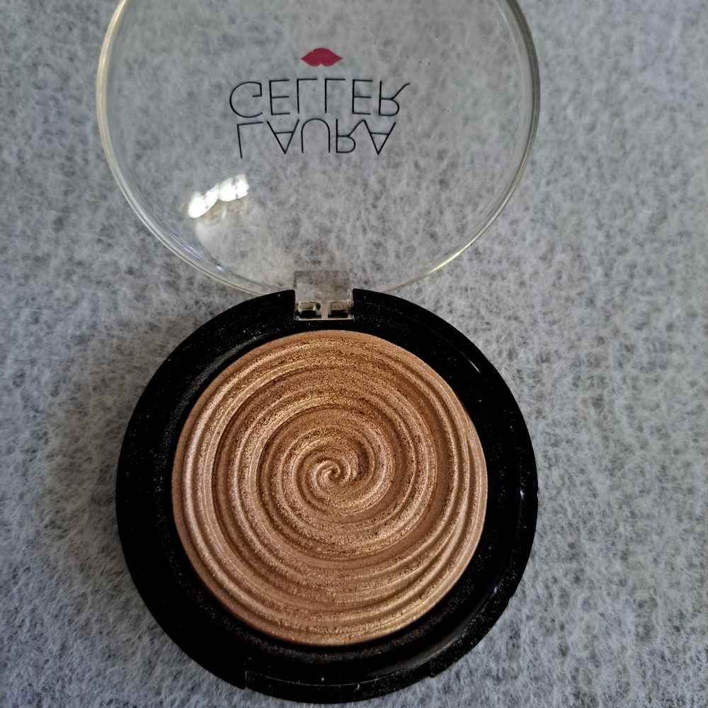 Laura Geller Baked Gelato Swirl Illuminator GILDED HONEY
